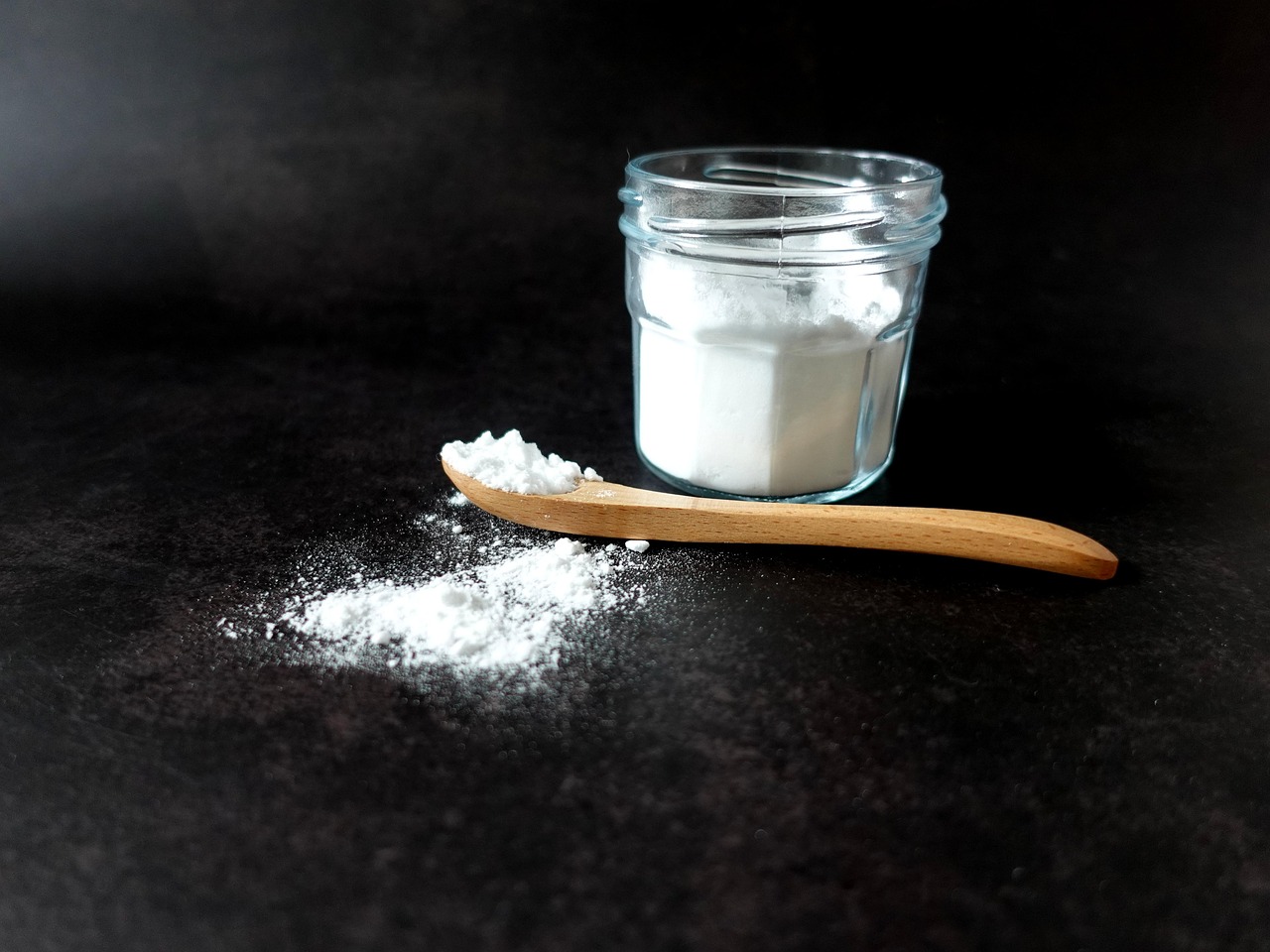 Gezinsvriendelijke duurzame keuken met natuurlijke elementen.